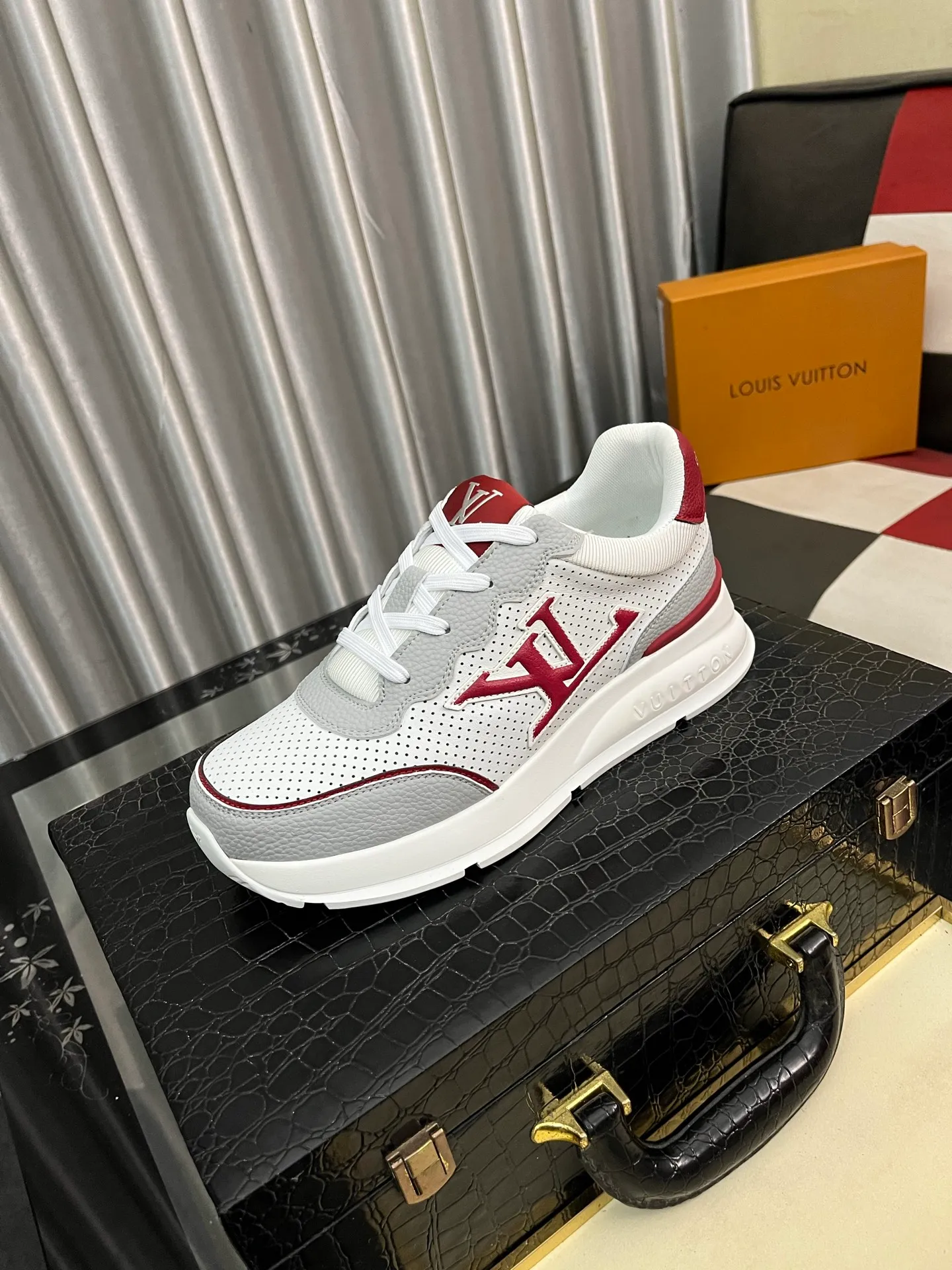 Men's shoes 💰458⌚️⌚️[Louis Vuitton LV] Dad shoes are popular casual sports shoes with outsole, breathable and comfortable, easy to walk, trendy men's versatile fly woven epoxy with ➕leather lining➕Gucci's popular original outsole, sports and running style, super comfortable. Code number 38-44